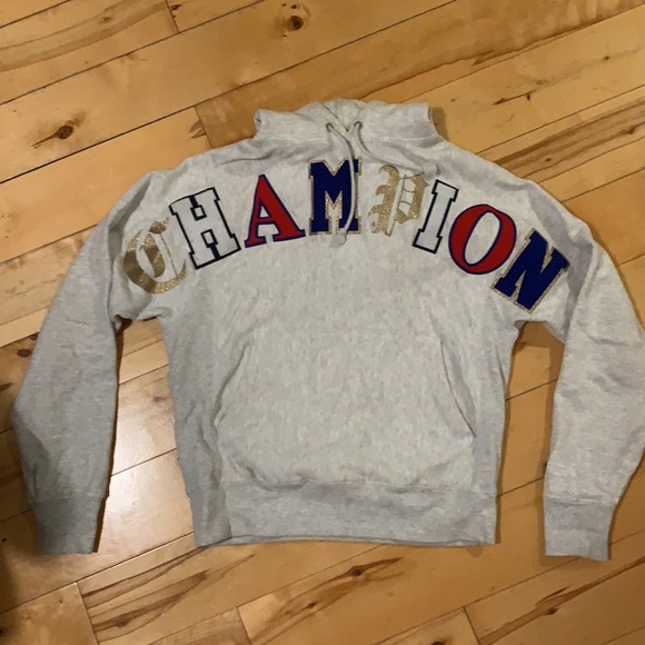 Hoodie hasn’t been worn in a long time. Ive only worn it a couple times. - Picture 3 of 4